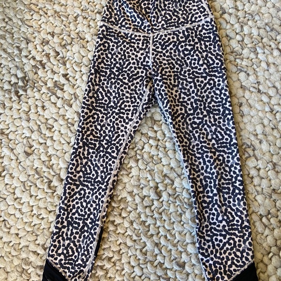 Lululemon leopard crops - Picture 3 of 3